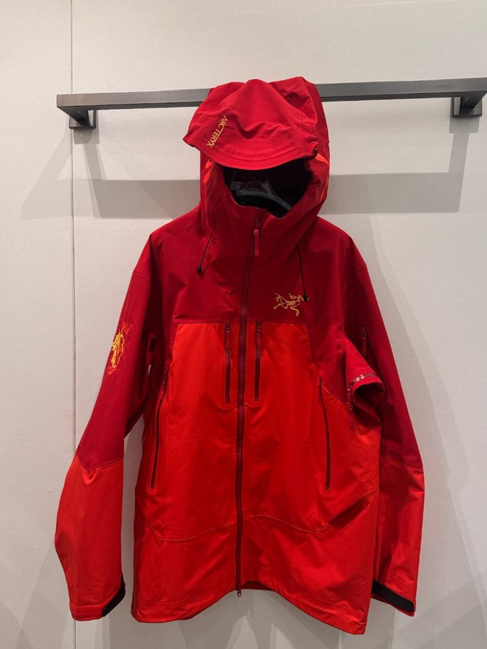 Arc'teryx Alpha SV Two-Tone Hardshell Jacket